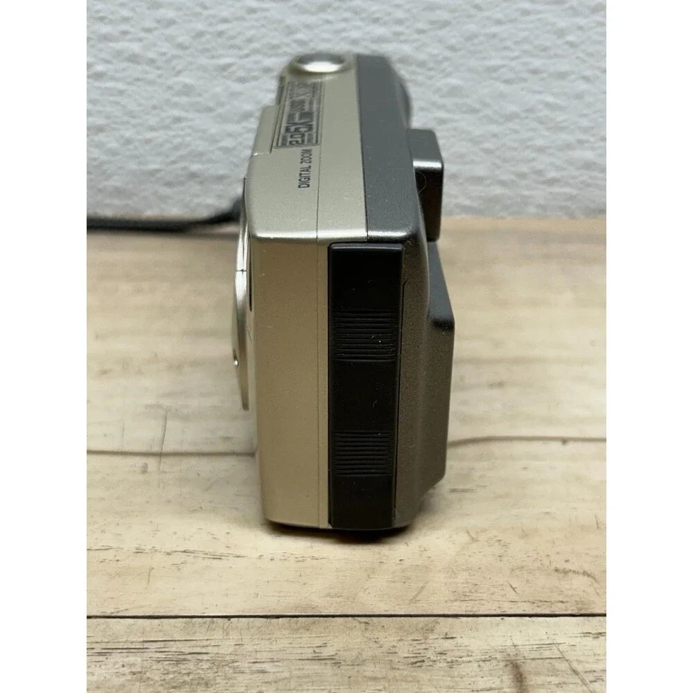 Olympus D-380 2002 Camedia Digital Camera 2.0 Megapixel